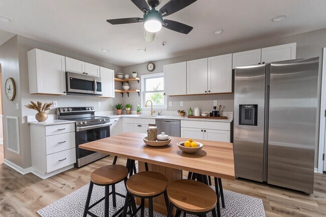 Building Photo - 212 Couch St