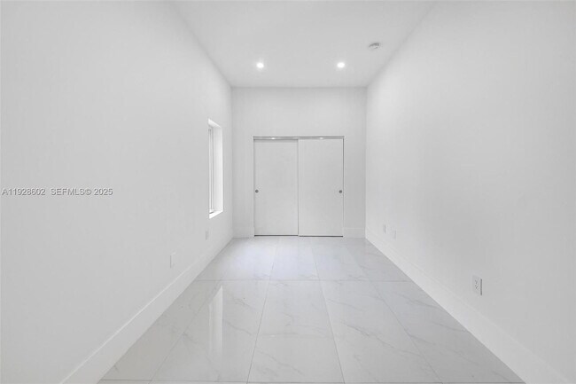 Building Photo - 3142 Carter St