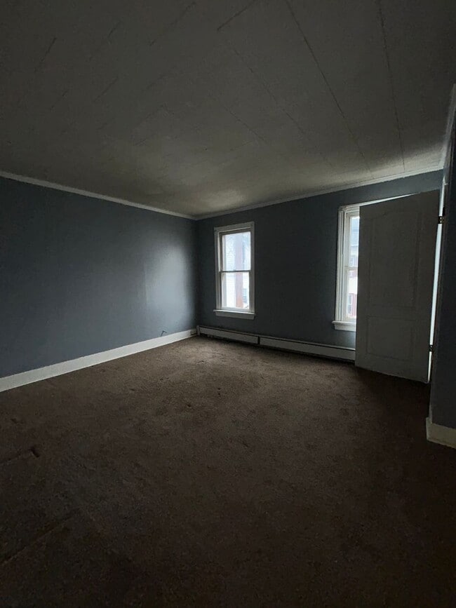 Building Photo - 2 bed freshly updated