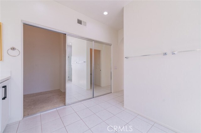 Building Photo - 22661 White Oaks