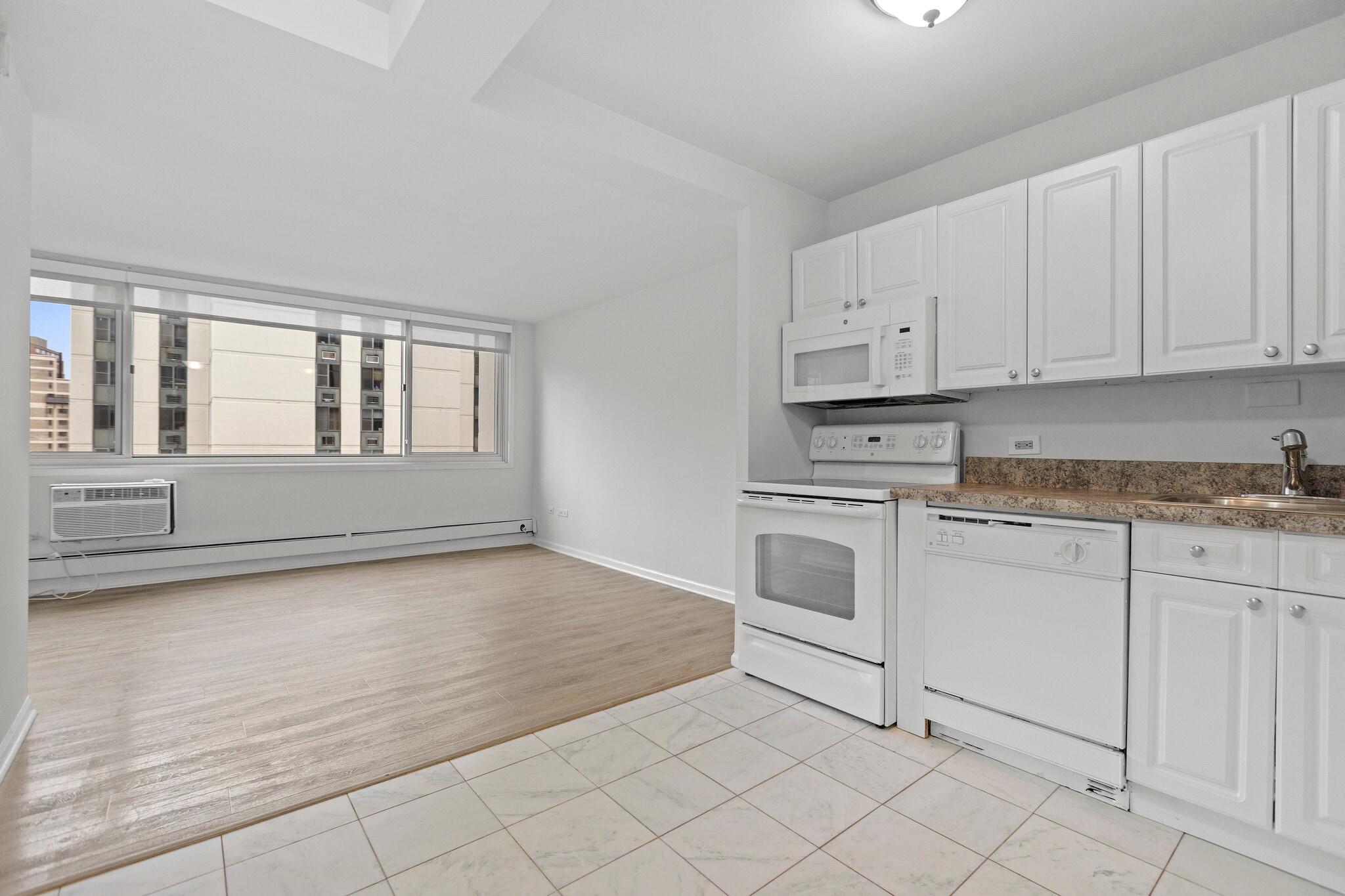 Building Photo - 1340 N Dearborn St