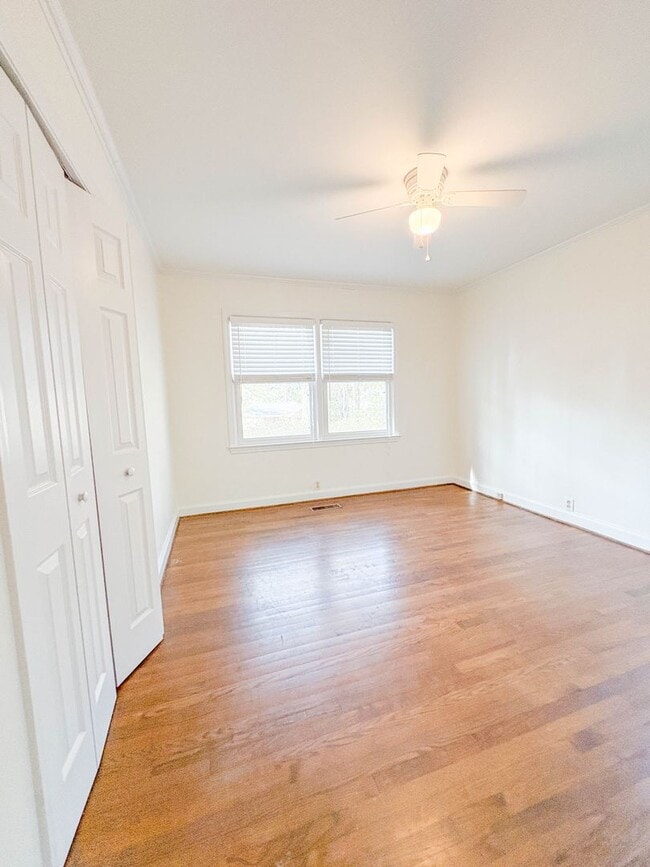 Building Photo - FIRST TWO WEEKS RENT FREE! 3 Bedroom 2 Bathroom with Detached Garage