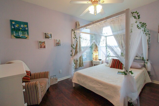 Building Photo - Stately 4-Bedroom, 3-Bath Home with Modern...