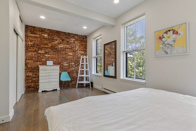 Building Photo - 142 Chandler St