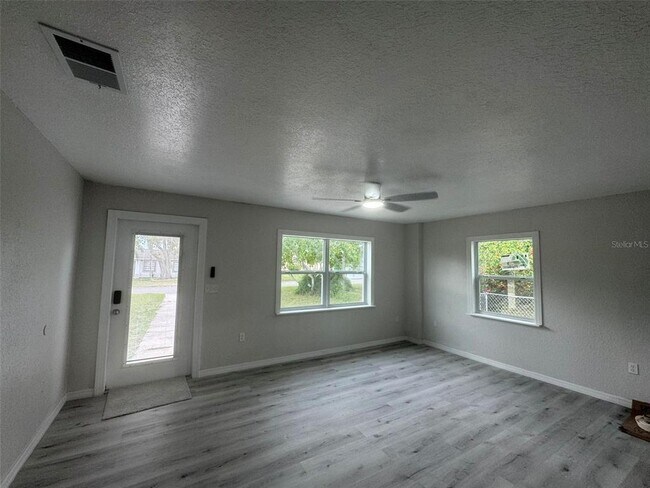 Building Photo - 2549 Olive Ave