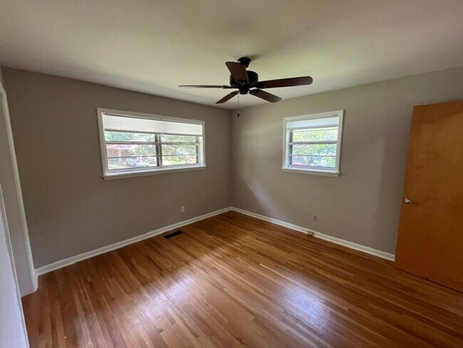 Building Photo - Very Nice 3 Bedroom 2 Bathroom House near the University of Arkansas Little Rock