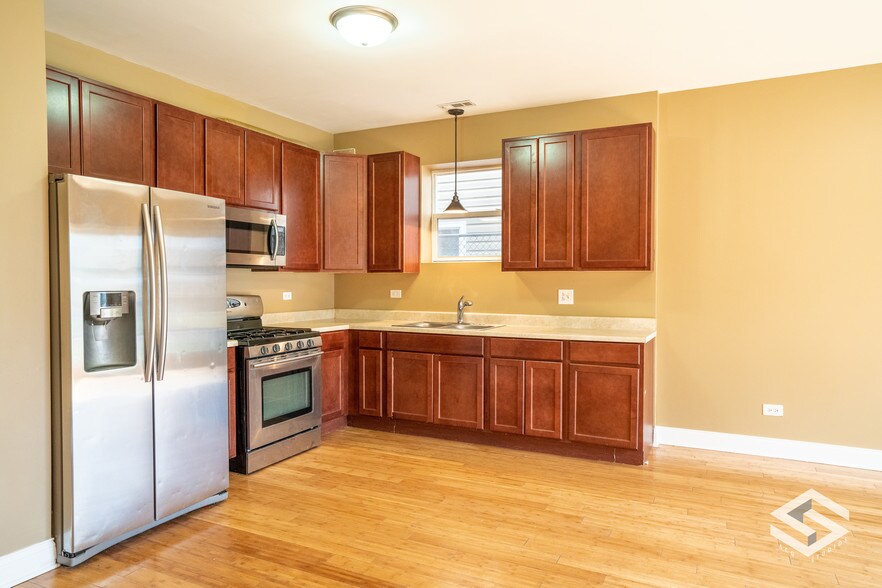 Building Photo - 1231 S Avers Ave