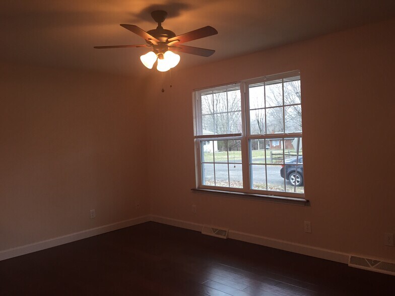 Building Photo - 301 Montgomery St