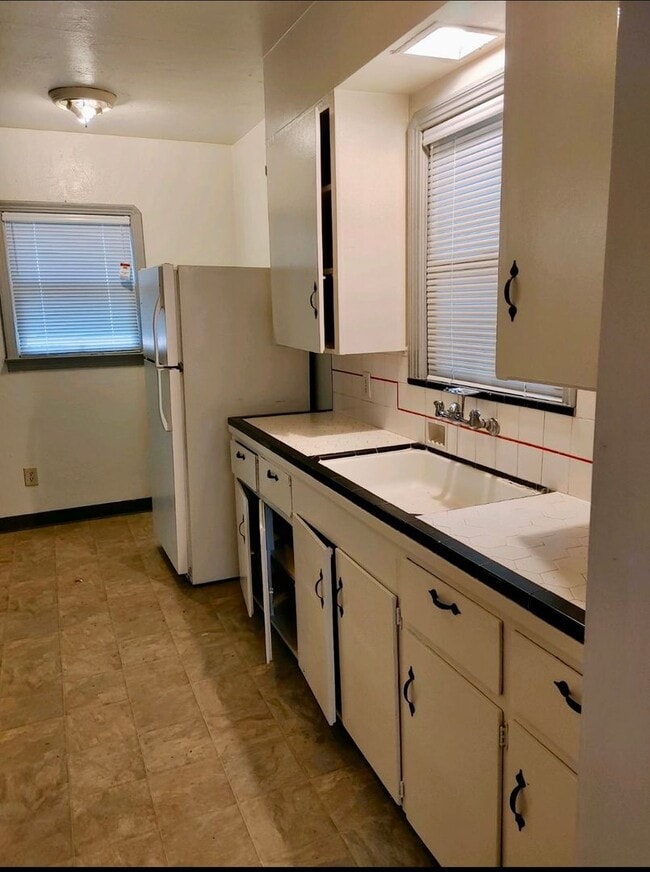 Building Photo - 1 Bedroom/1Bath Small Home Modesto
