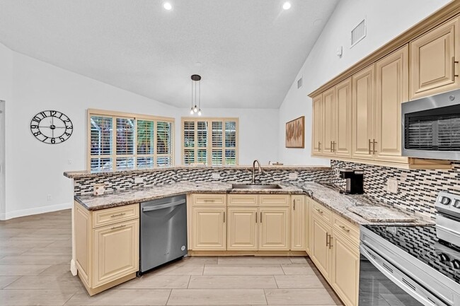 Building Photo - 7816 Bridlington Dr