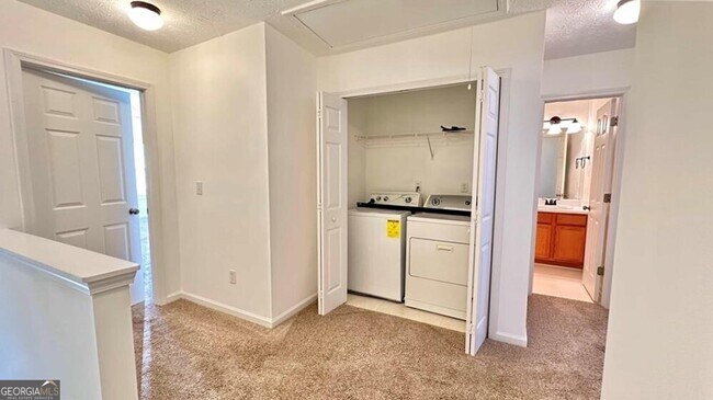 Building Photo - 6243 Shoreview Cir