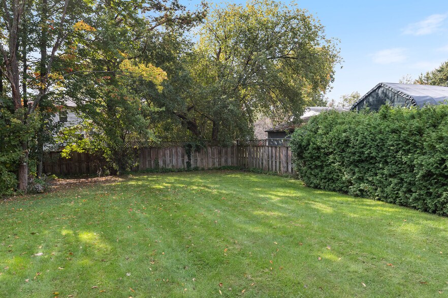 Building Photo - 250 Grey Birch Dr