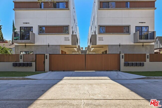 Building Photo - 11010 Hortense St