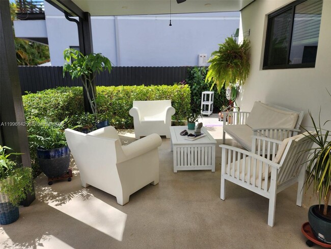 Building Photo - 1411 SW 66th Ave