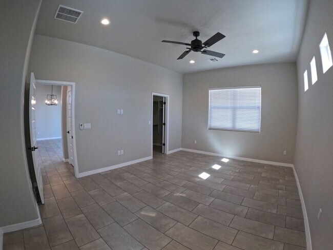 Building Photo - 3729 Santa Clarita Ave