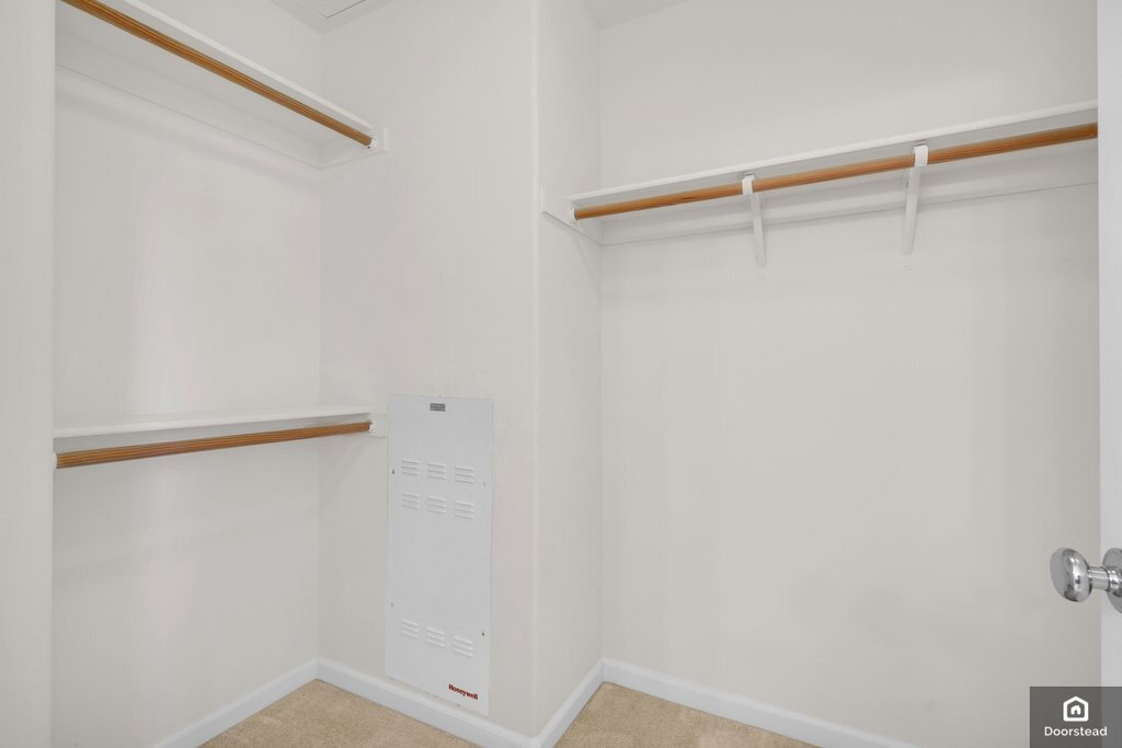 Building Photo - 584 De Guigne Dr