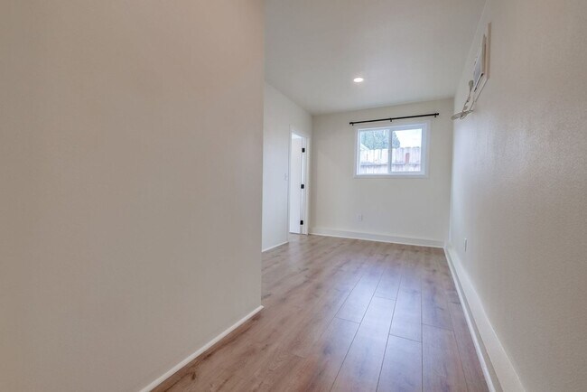 Building Photo - Valley Village