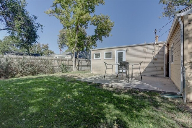 Building Photo - Completely Renovated & Fully Furnished 2Bed/1Bath/1 garage in Arvada!