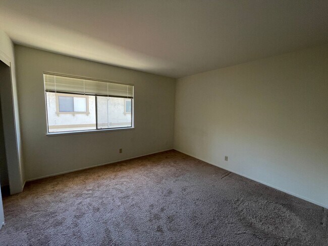 Building Photo - 3bd/2ba - Santa Clara Townhouse with 2 Car Garage