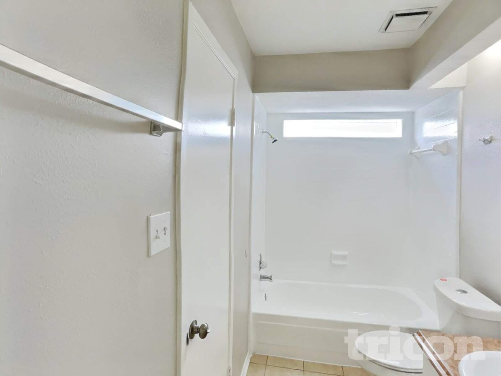 Building Photo - 8522 Lake Crystal Dr