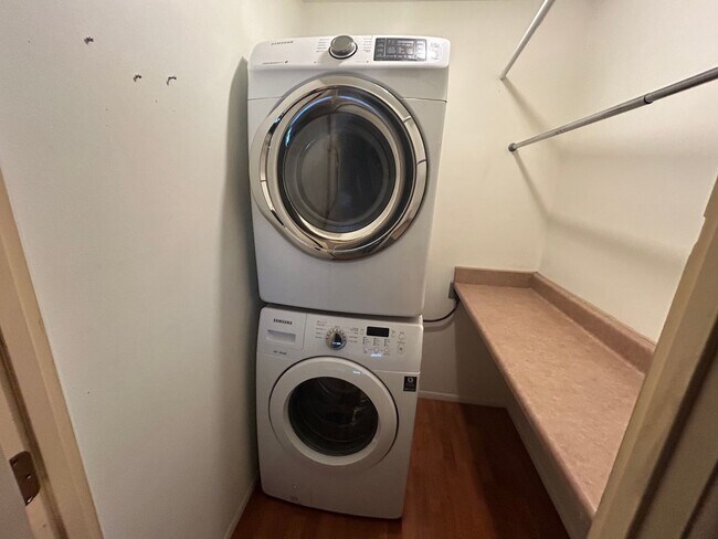 Building Photo - Unique 36th Ave Duplex - 2 Bed, 2 Bath on South Hill!