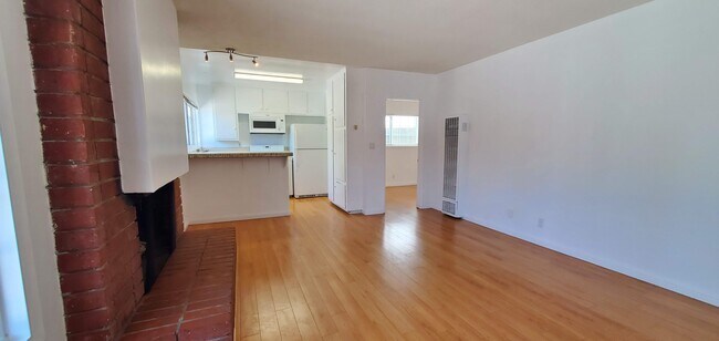 Building Photo - 3822 Ocean Dr