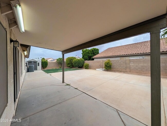 Building Photo - 15748 W Paradise Ln