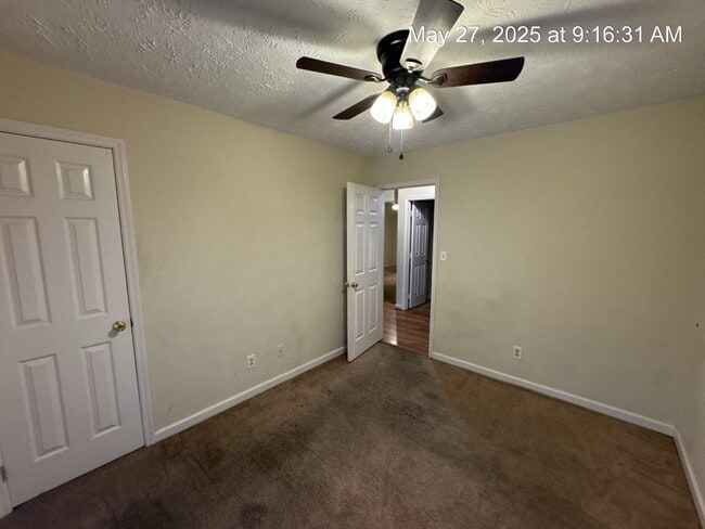 Building Photo - 1641 Veanna Dr