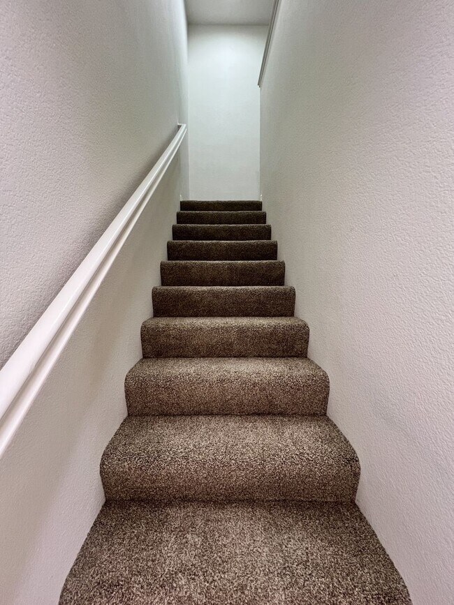 Building Photo - Three Bedroom Napa Home