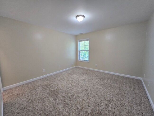 Building Photo - New Listing!!