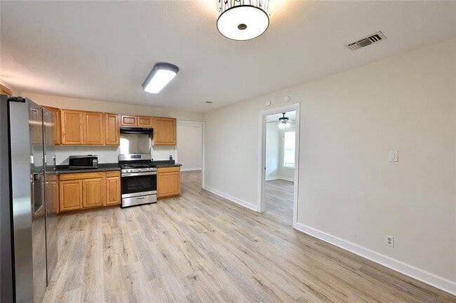 Building Photo - 6802 Creedmoor Rd