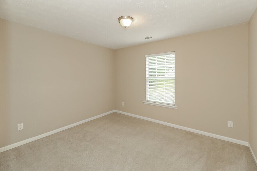 Building Photo - 465 Aristocrat Dr SW
