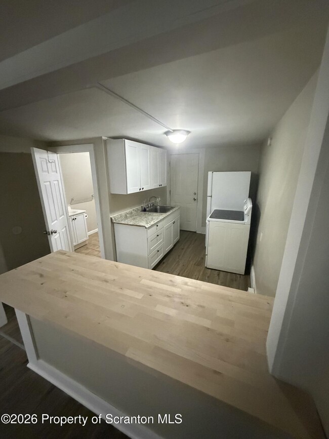 Building Photo - 105 Sambourne St