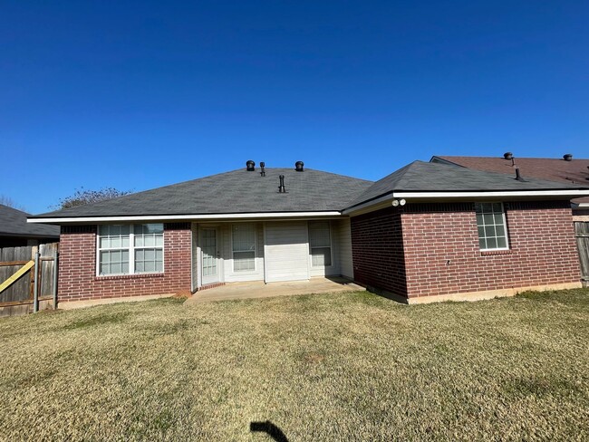 Building Photo - Beautiful Home Located In North Bossier