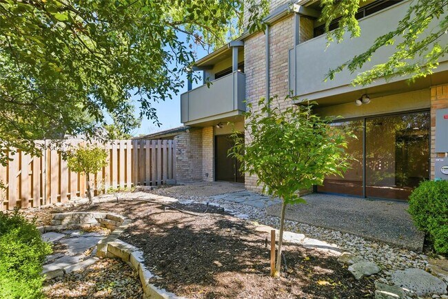 Building Photo - 48 Woodstone Square