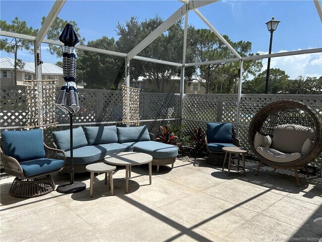 Building Photo - 2807 SW Lakemont Pl