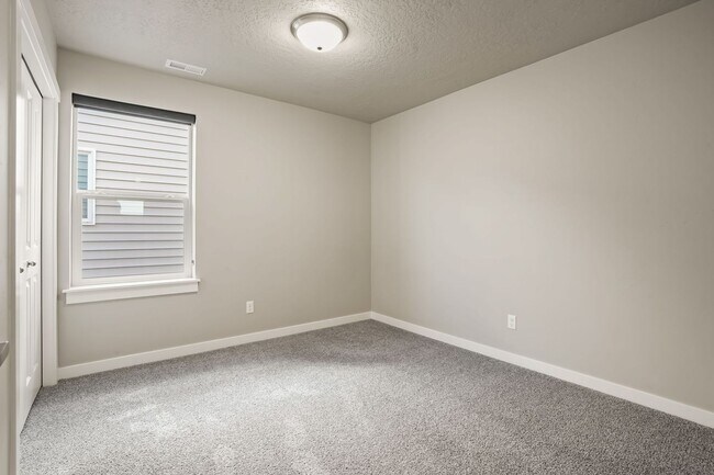 Building Photo - Beautiful SE Boise Home 4bd/2.5ba 1800+ SF