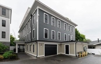 Building Photo - 52R River St