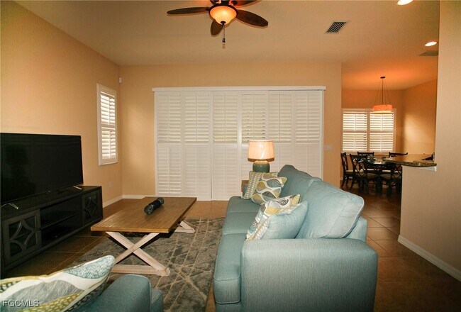 Building Photo - 11070 Esteban Dr
