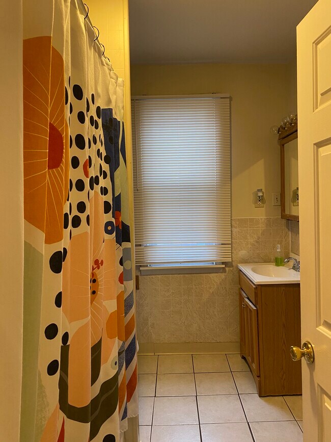 Bathroom 1 - 282 Yates St