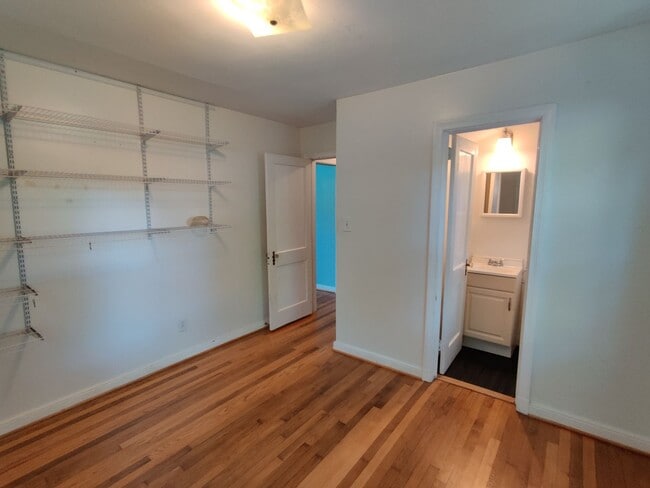 Building Photo - 3 bedroom home with a detached garage