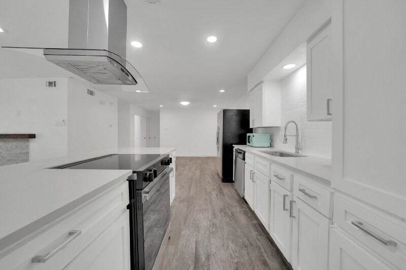 Building Photo - 4622 Bayview Dr