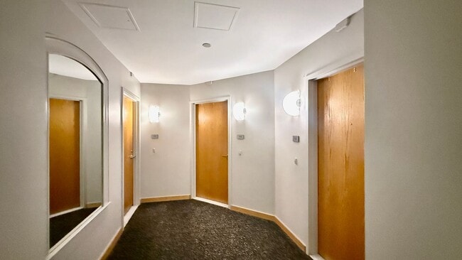 Building Photo - Comfortable Studio Living with Balcony, Parking & Storage at Daniel Burnham Court