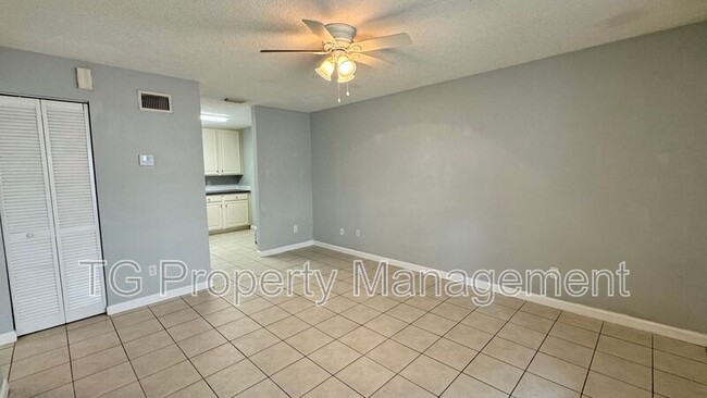 Building Photo - 209 7th St S