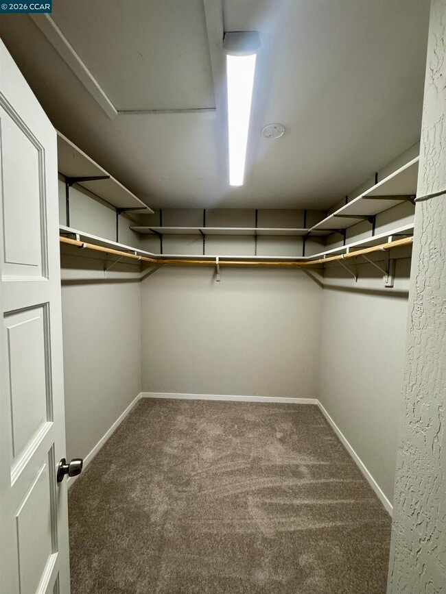 Building Photo - 62 Winding Glen