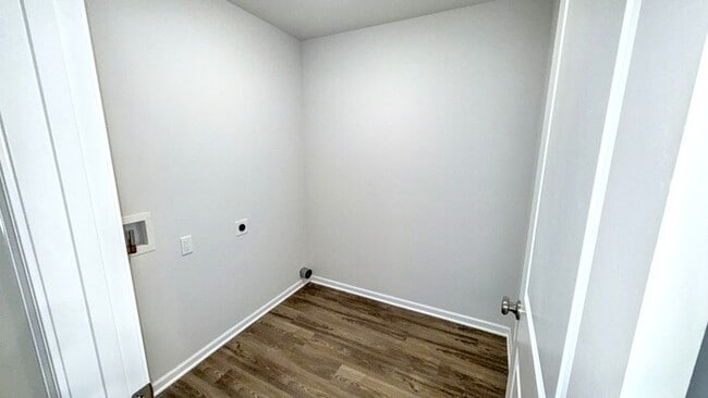 Building Photo - Lovely 4-Bedroom Home Near Ivanhoe Park / ...