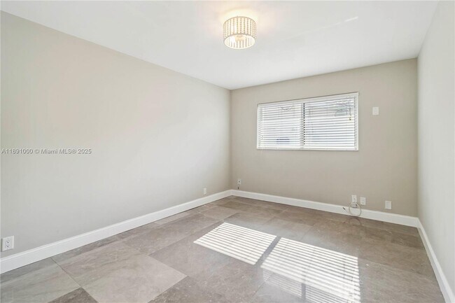 Building Photo - 2770 NE 8th Ct