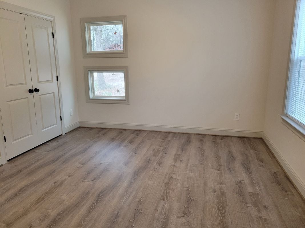 Building Photo - 8601 Oakridge Dr