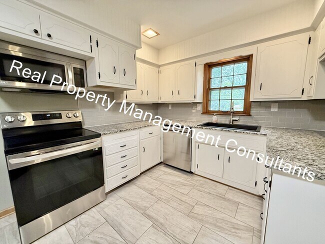 Building Photo - $1000 Rent credit on 4 bed & 2.5 bath Home