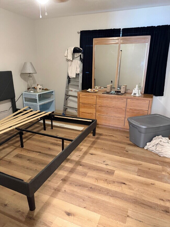 Building Photo - BEAUTIFULLY UPDATED CONDO POOL VIEW PERFECT LOCATION